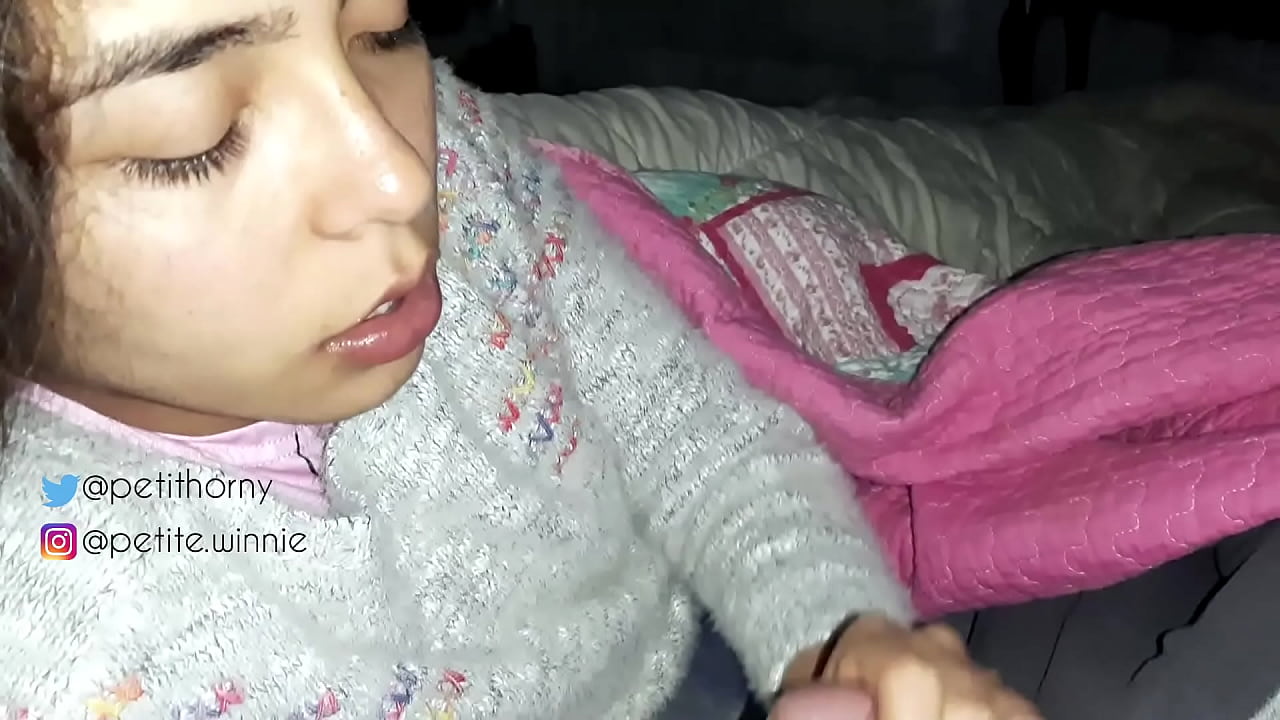 ГО ГОЛТАМ ЦЕТО НАСОБРАНО МЛЕКО НА МАЖОТ - ПОКАЖУВАМ ЈАЗИК СО СВЕШТА