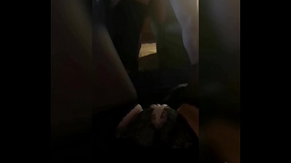 Жешка MJM. Маж ја ебе девојката пред сопругата. Пичката на сопругата се навлажнува, нејзините валкани фантазии само го мачат умот