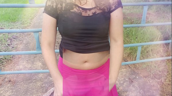 Играјќи на фарма, вистинска домашна сопруга, кучка кучка и нејзиниот кукачки сопруг во дивината