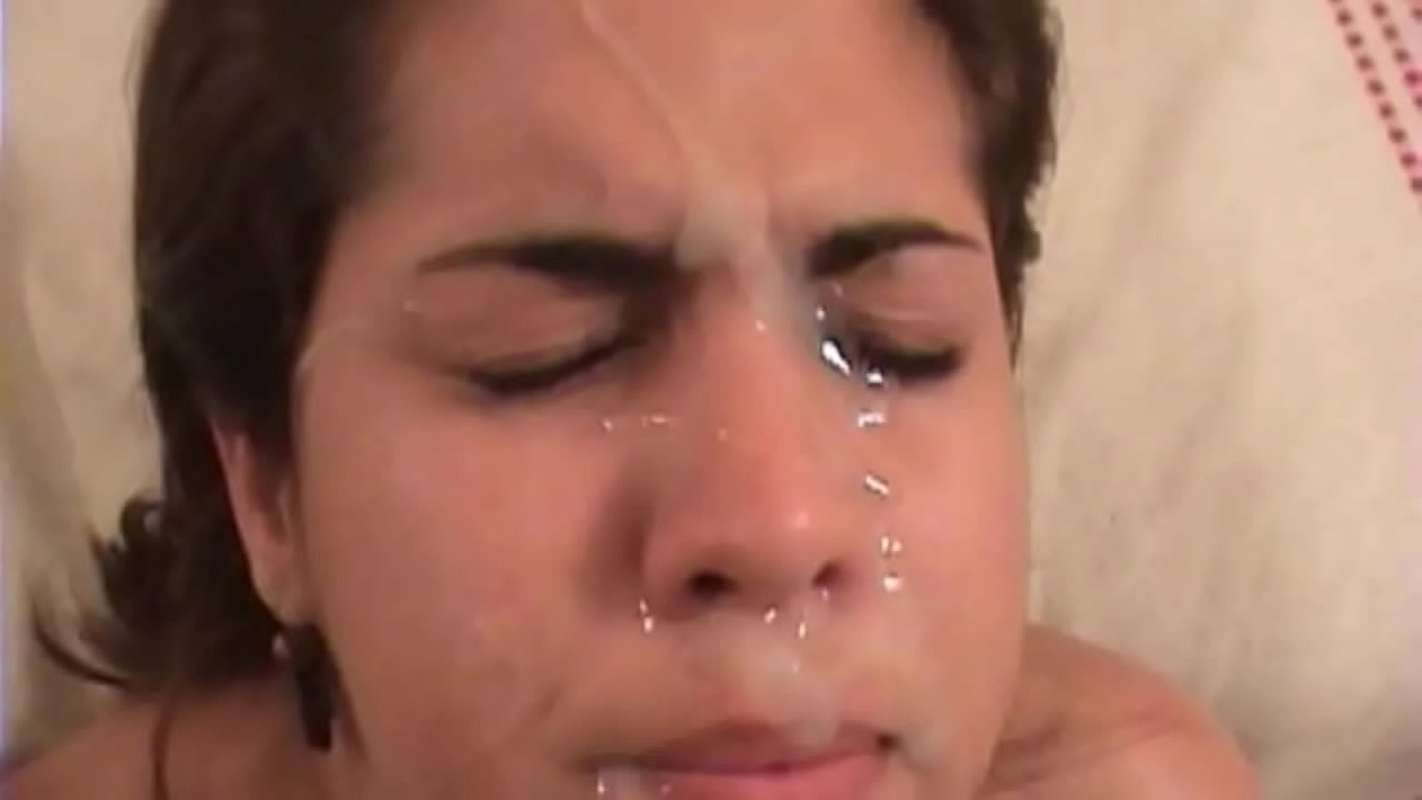 Убавата латино бринета има груб секс